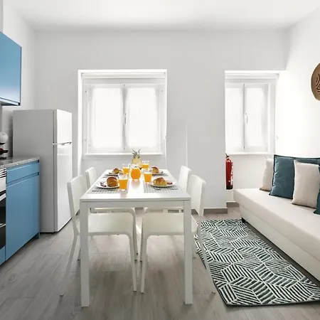 Rose Breeze נאזרה